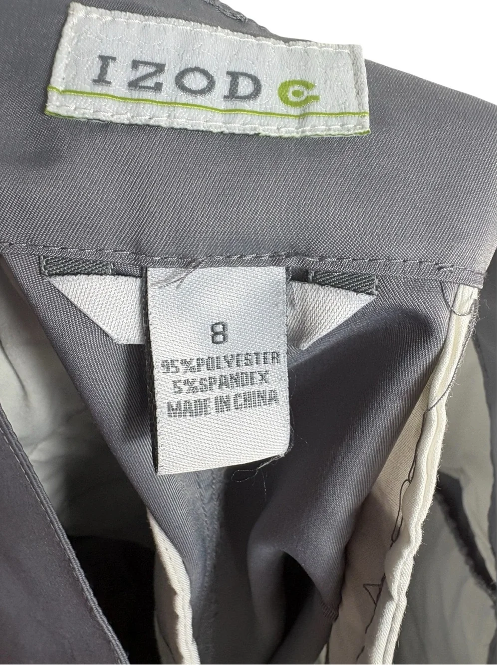 IZOD GOLF Women's Light Gray Golf Bermuda Shorts Size 8 -- SUPER COMFORTABLE!!!